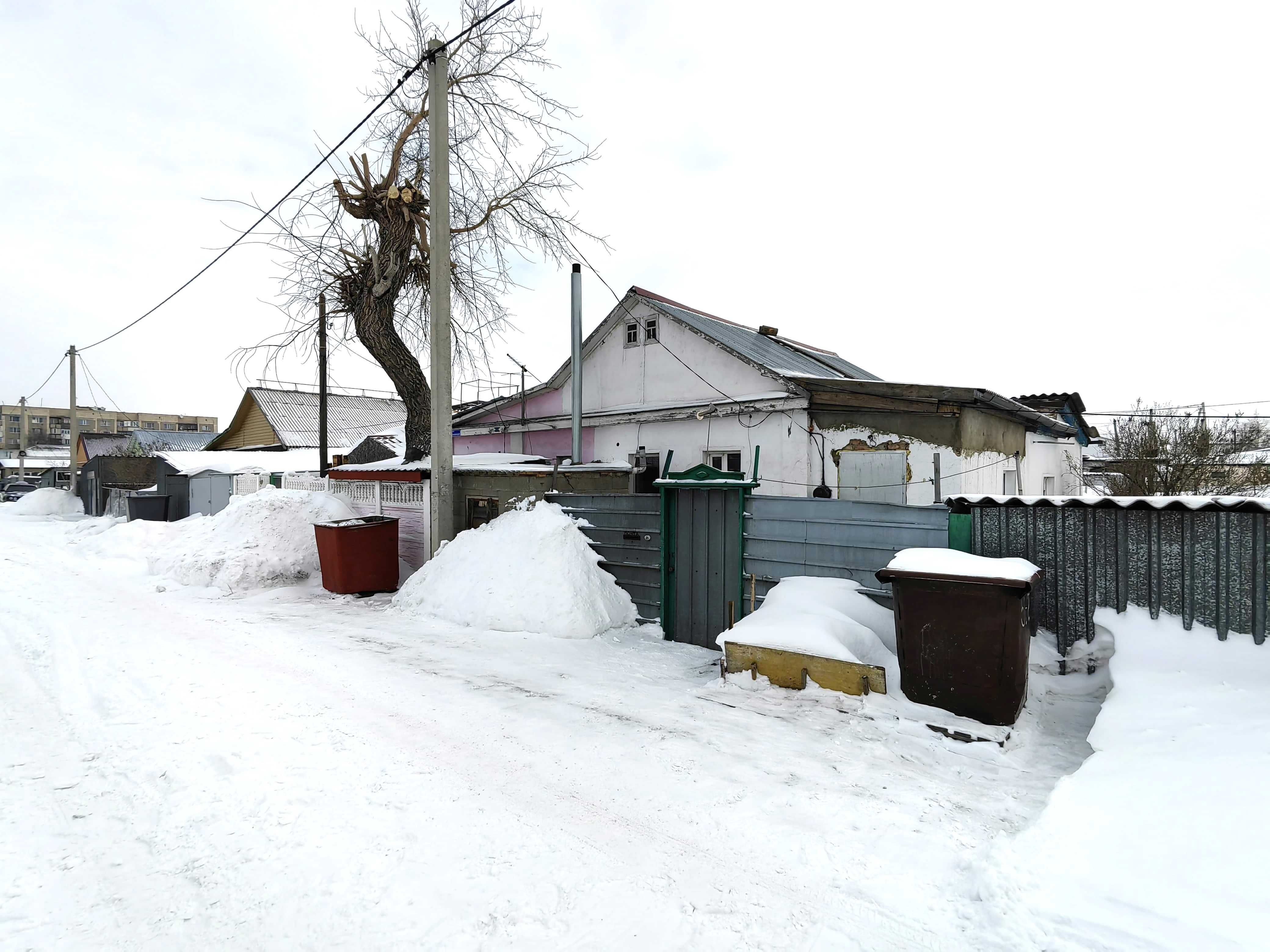 Трехкомнатный дом, Майкудук, рядом с ТЦ Умай,  площадь 57м², с гаражом