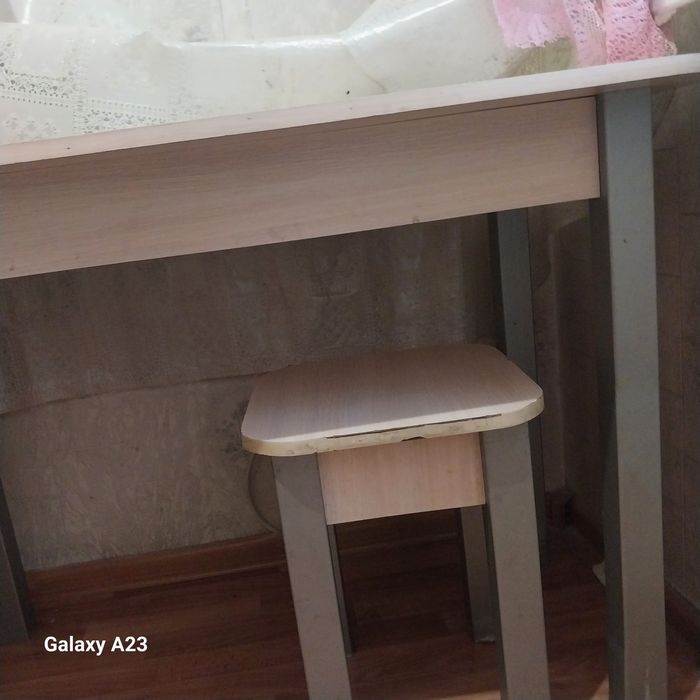 Стол кухонный с табуретками