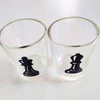 Шах от стъклени чашки