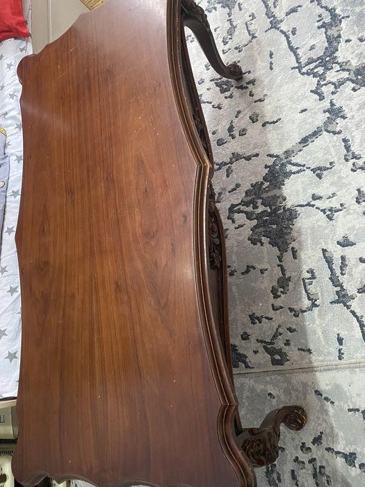 Журнальный столик из натурального дерева