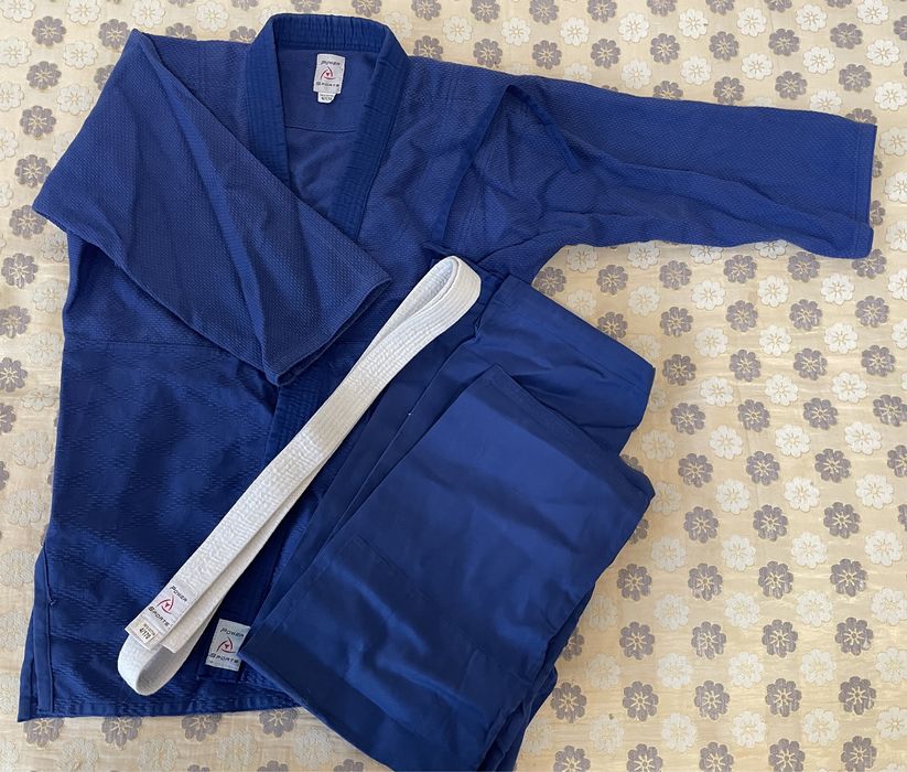 Продам кимоно в отличном состоянии