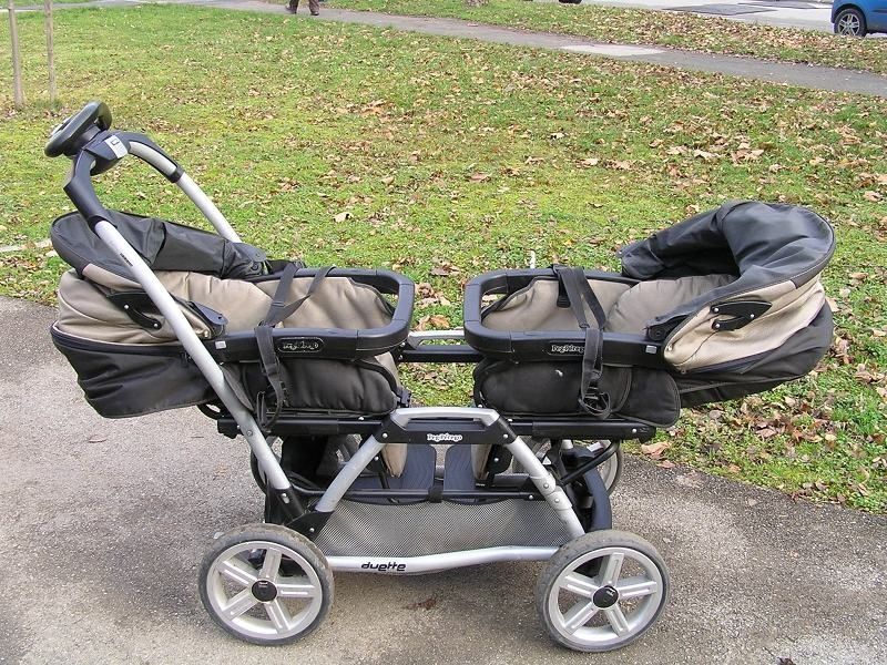 Бебешка количка за близнаци