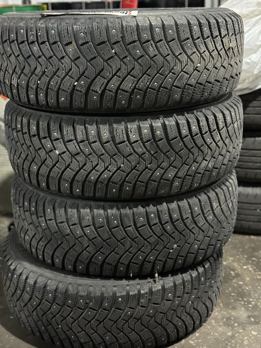 Michelin latitude 215/70/16