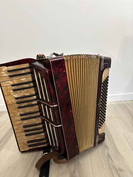 Acordeon Royal Sta dard Belona cu 80 basi