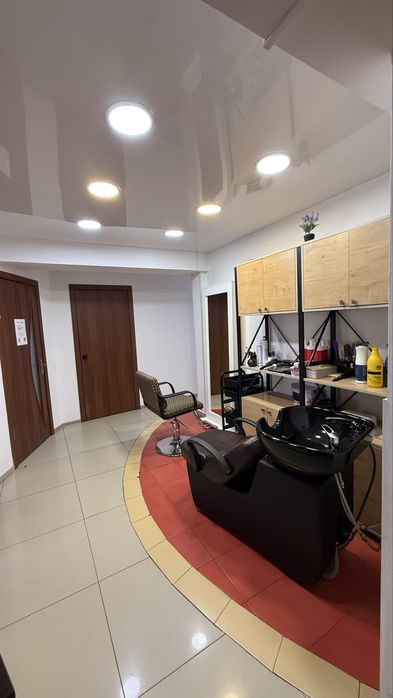 Сдам парикмахерское кресло.