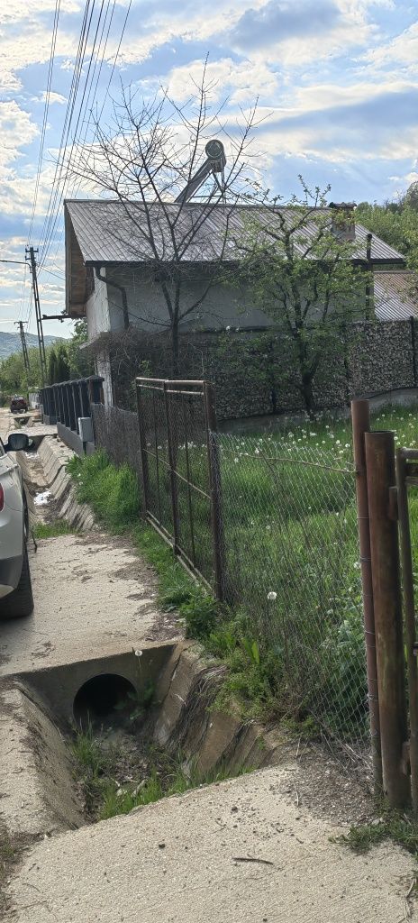 Teren intravilan cu livada