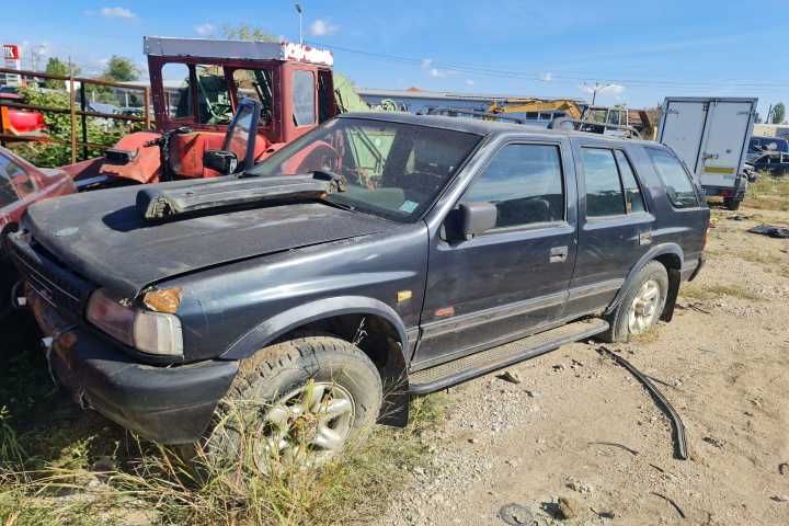 Dezmembrez Opel Frontera motor  2.5 Diesel