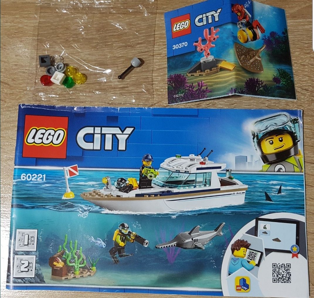 Lego 60221 yacht & 30370 diver