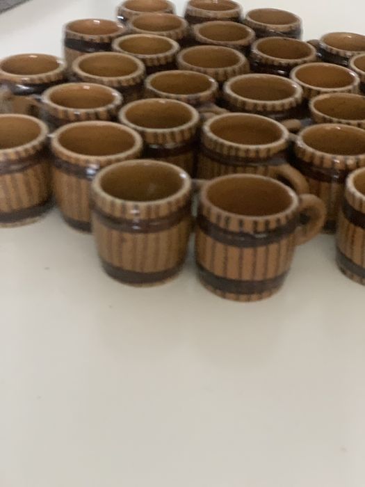 10 cescute traditionale din ceramica. Disponibile 16 buc.