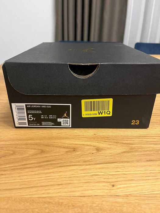 Adidași Jordan mărimea 37,5