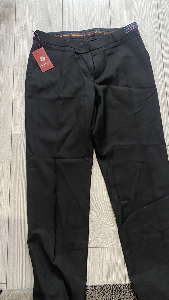 vand pantaloni noi pierre elegati  barbati 40 lei