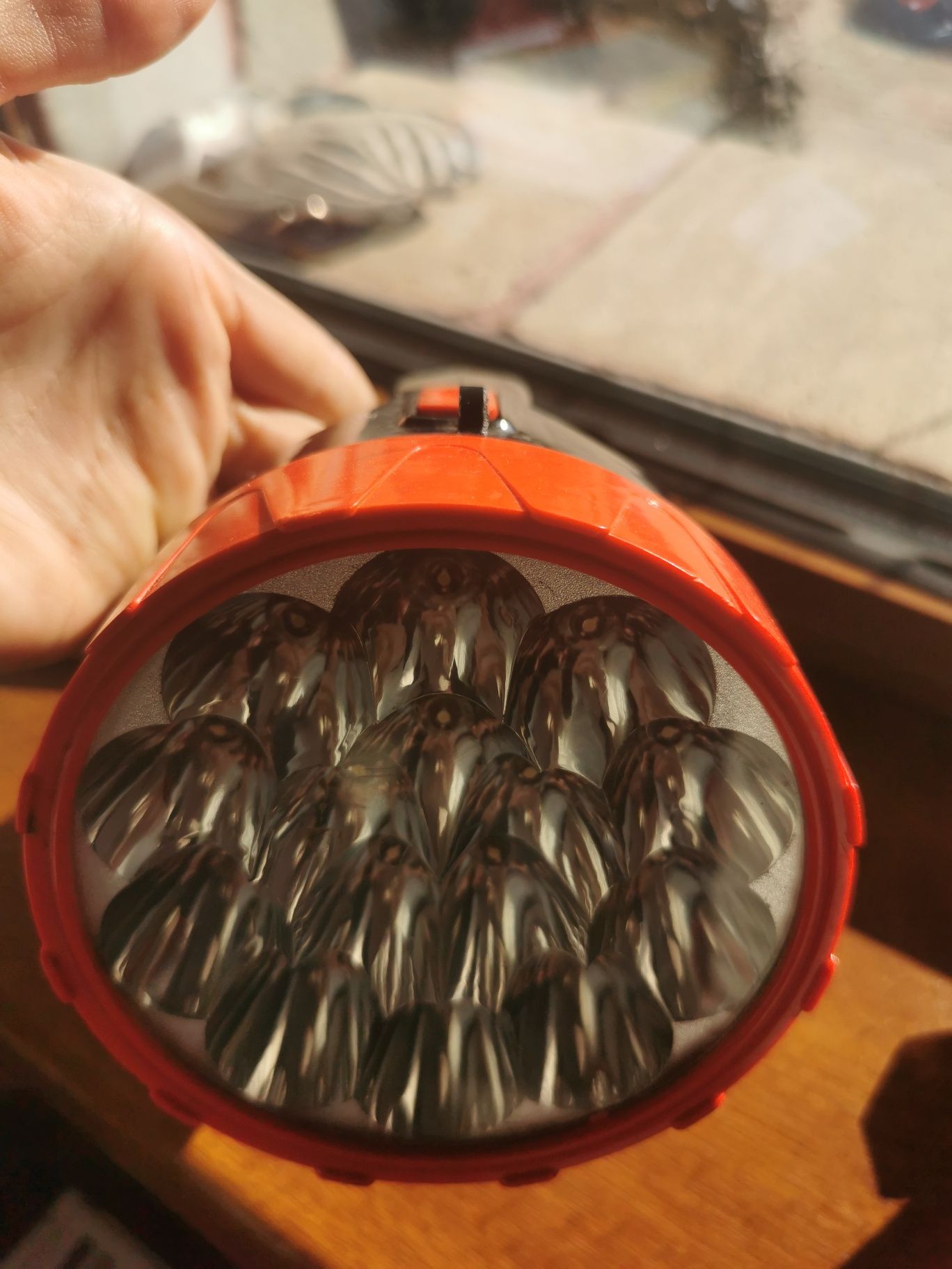 Lanternă 15 leduri reîncărcabilă pe acumulator