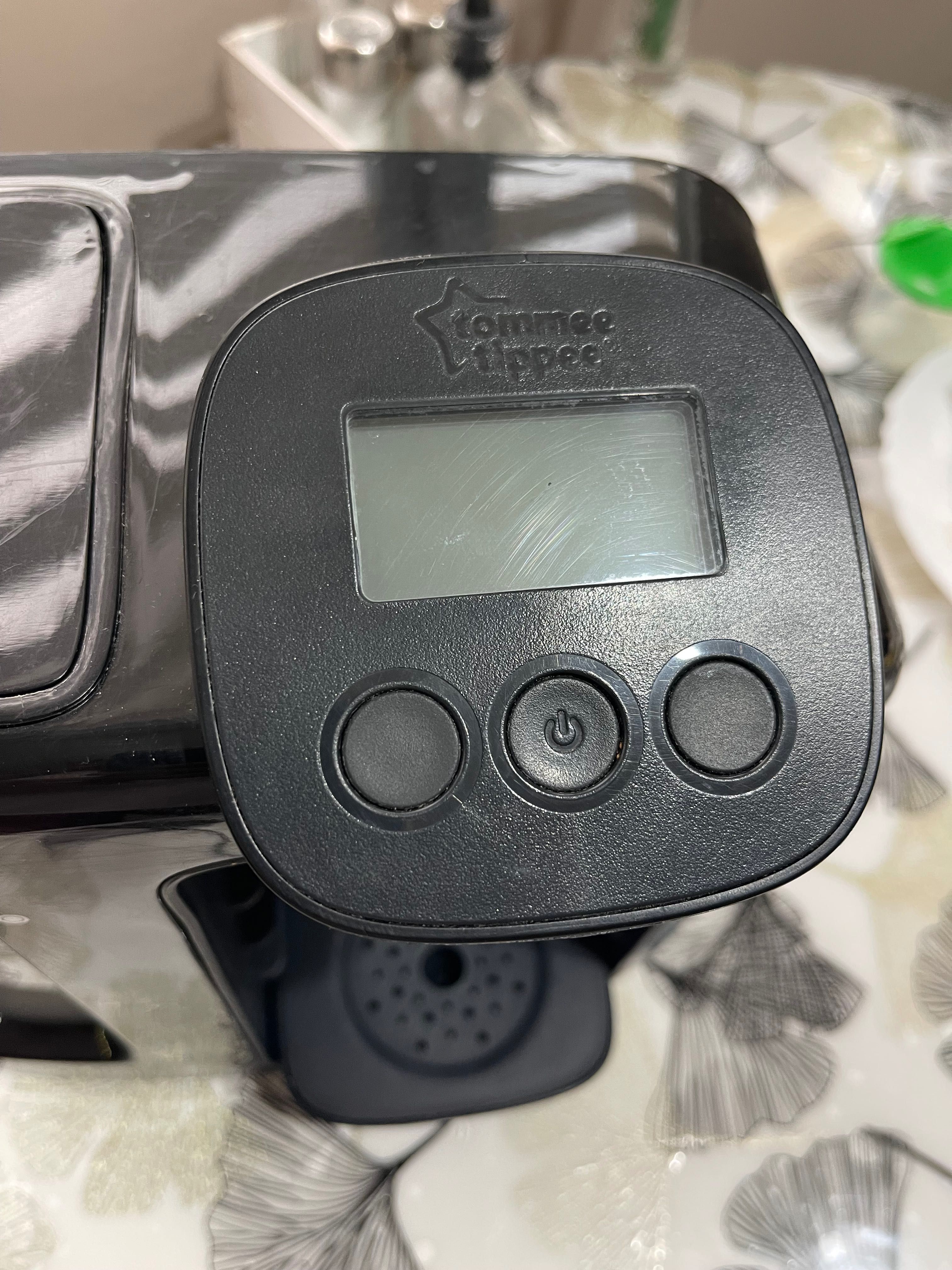 Машина за приготвяне на адаптирано мляко Tommee Tippee
