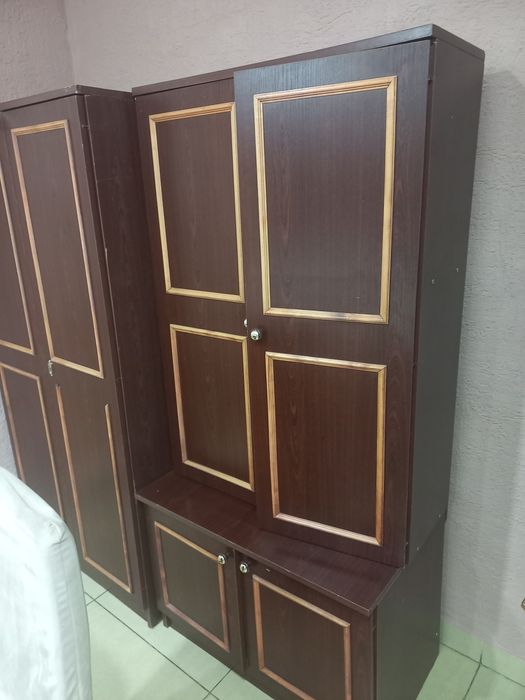 Продам шкафы  в хорошем состоянии. Есть полки .замки.не высокие