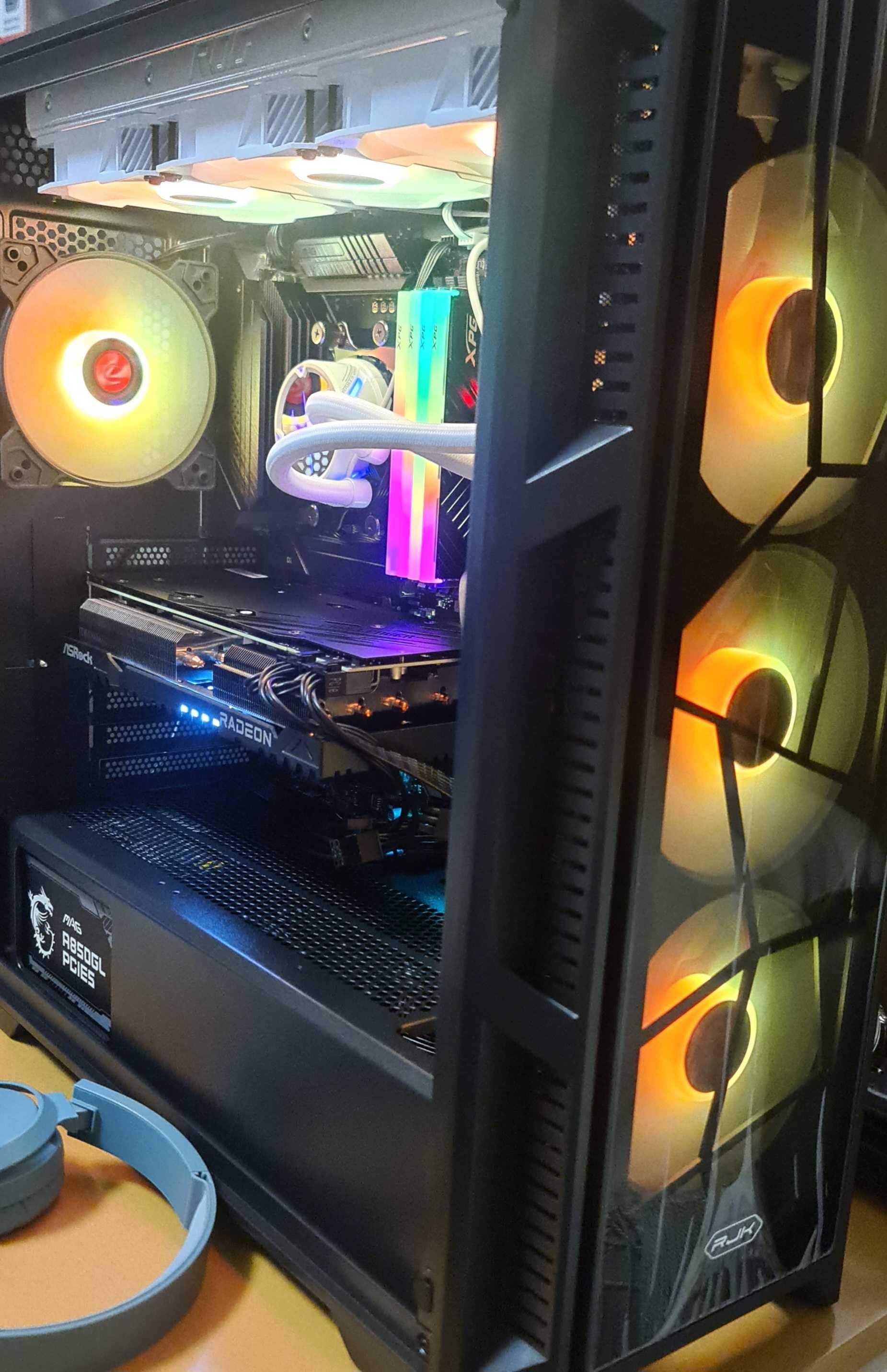 Продавам компютър RX 7700 XT, amd Ryzen 7 5800x, 2tb ssd, 64gb ram