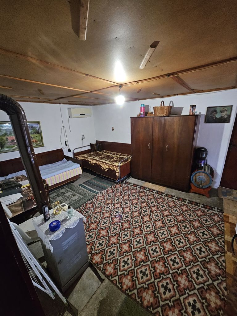 Продава се Промишлена сграда в с. Радовец, Област Хасково - 500 кв.м за 204 €/кв.м - Снимка #3