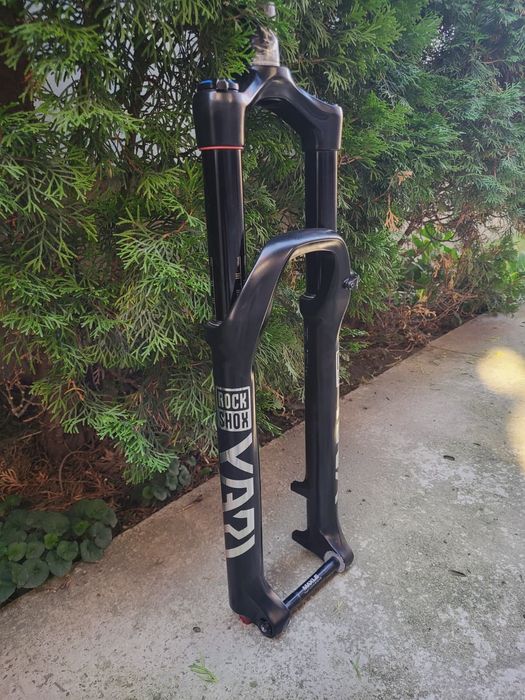 Vând furcă Rockshox Yari RC DebonAir 150mm, în stare excelentă!