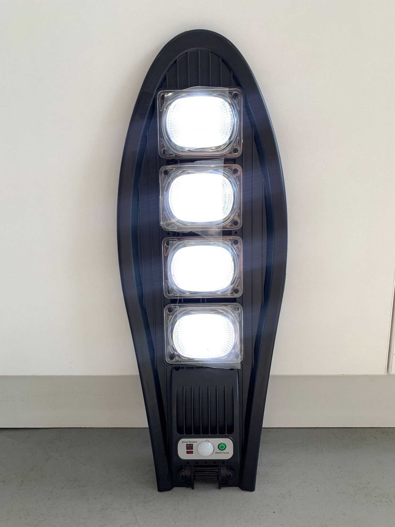 Lampa solara cu senzor de miscare si telecomanda