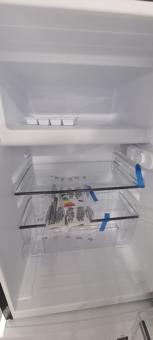 Чисто Нов хладилник с камера TECHNOLUX 84см тъмен инокс