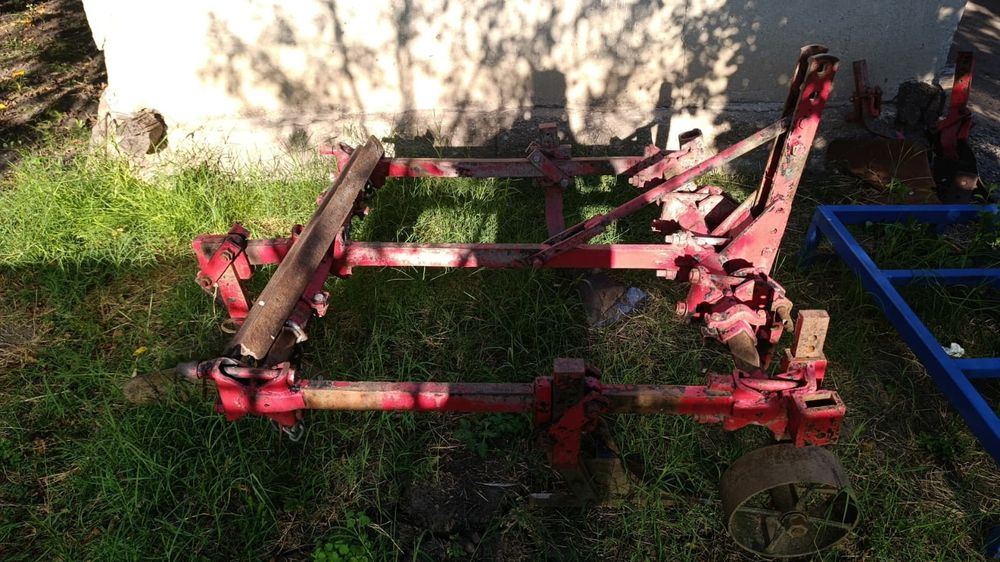 Tocătoare tip elicopter și plug vie