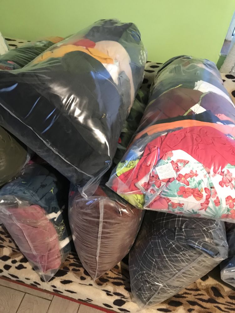 Saci cu haine de adulti si copii