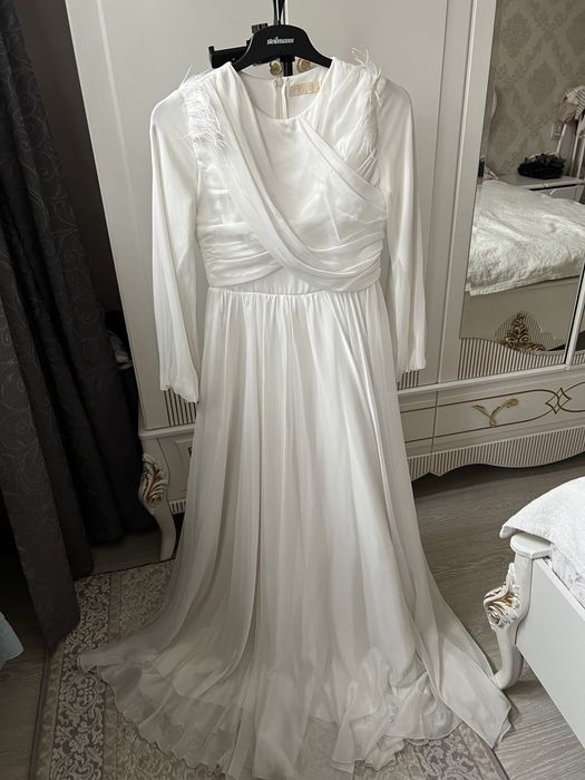 Белое платье