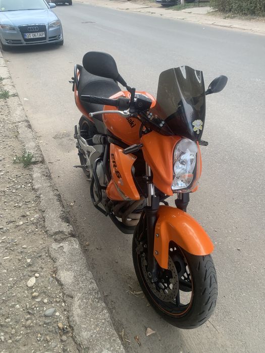 Kawasaki ER-6n.