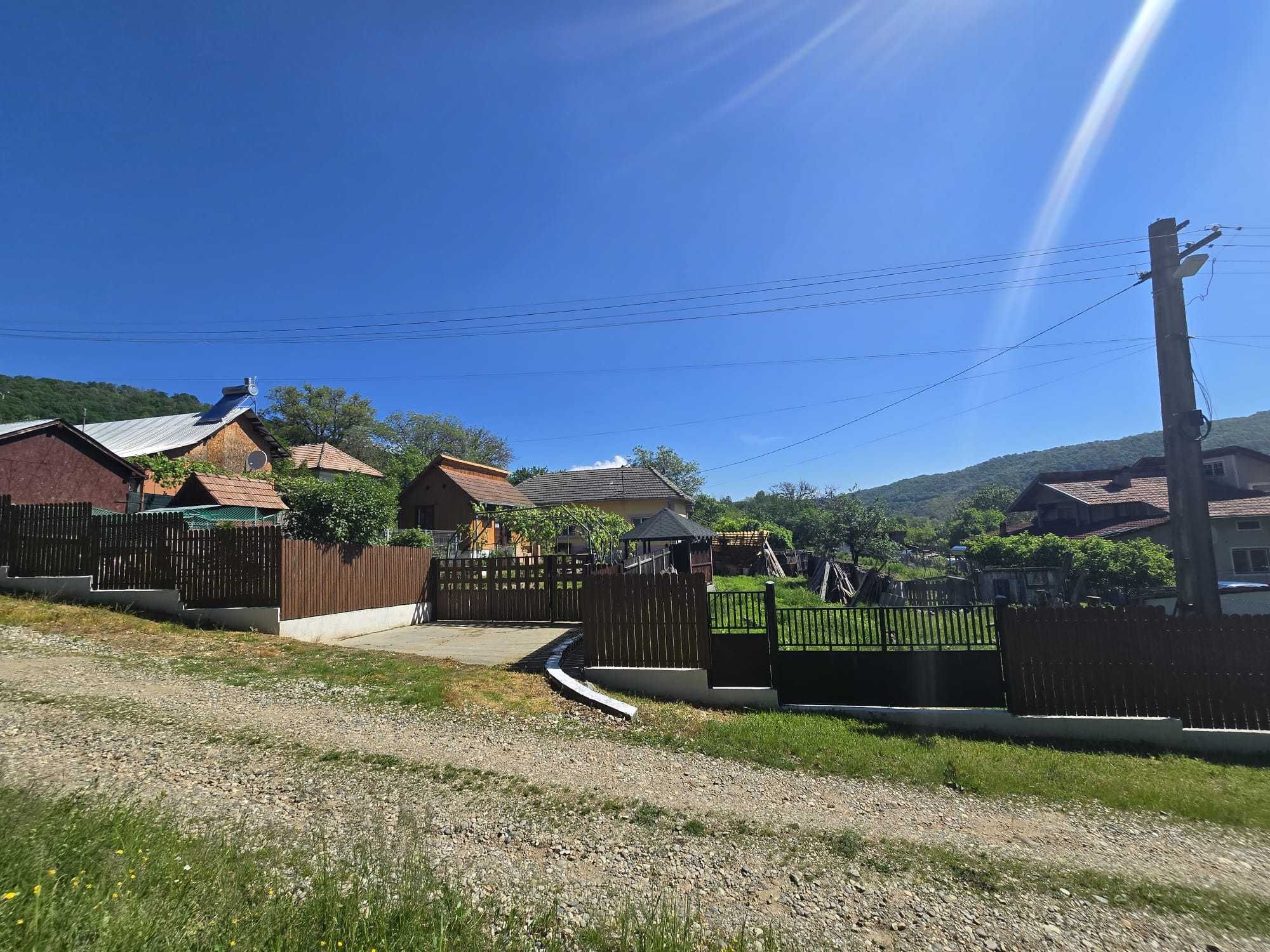 Locuinta de vacanta sau de locuit intr-o zona pitoreasca din Valcea