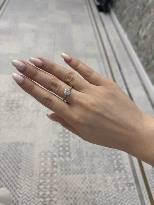 Новый бриллиант кольцо