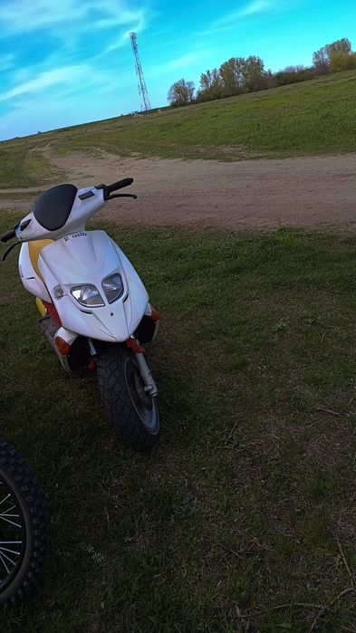 Vând scuter benelli 49 cc