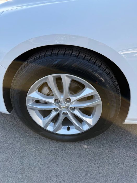 Malibu 2 2.4 atmasferniy benzin rangi oq 2 ta petno bor qogan joyi toz