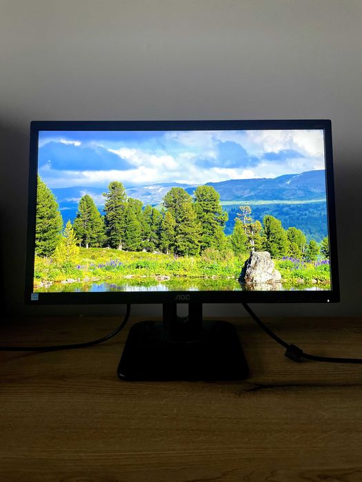 Монитор MSI в отлично състояние + подарък монитор, стойка и кабели