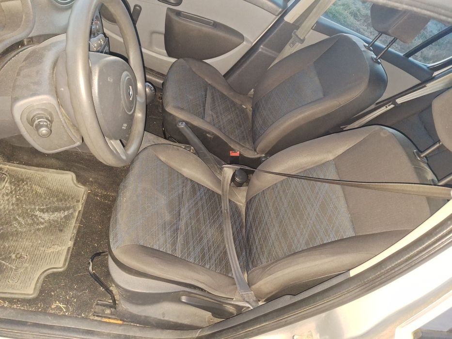 Dezmembrez renault clio 3 1.2 benzina