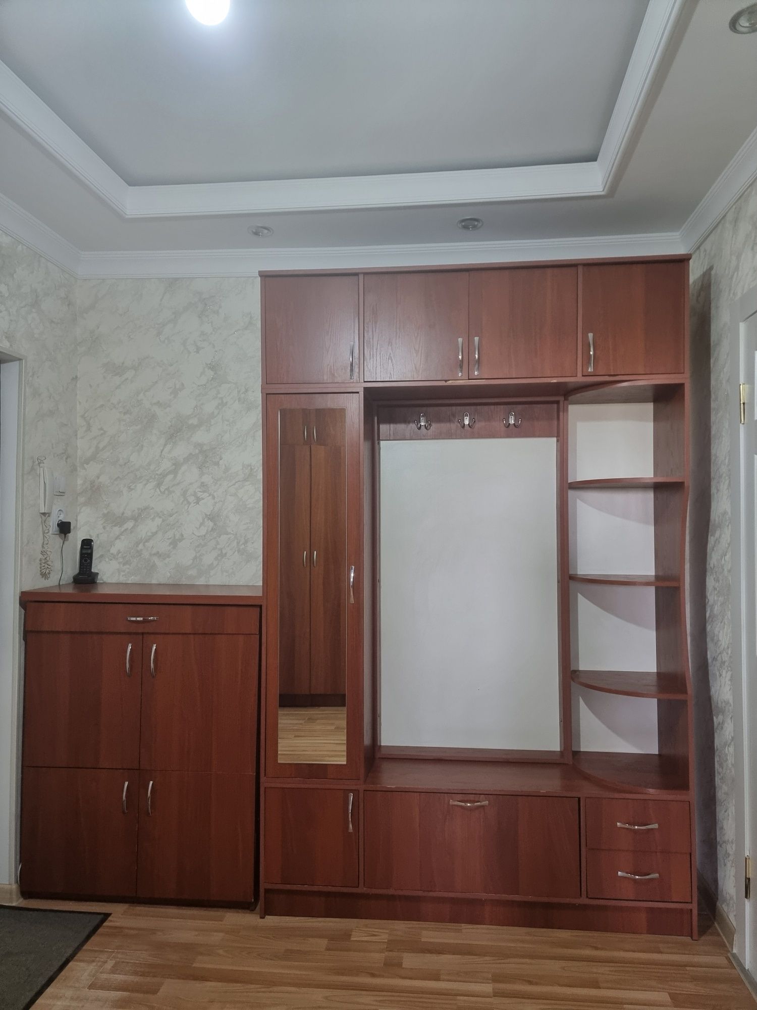 Продпётся шкаф для прихожей