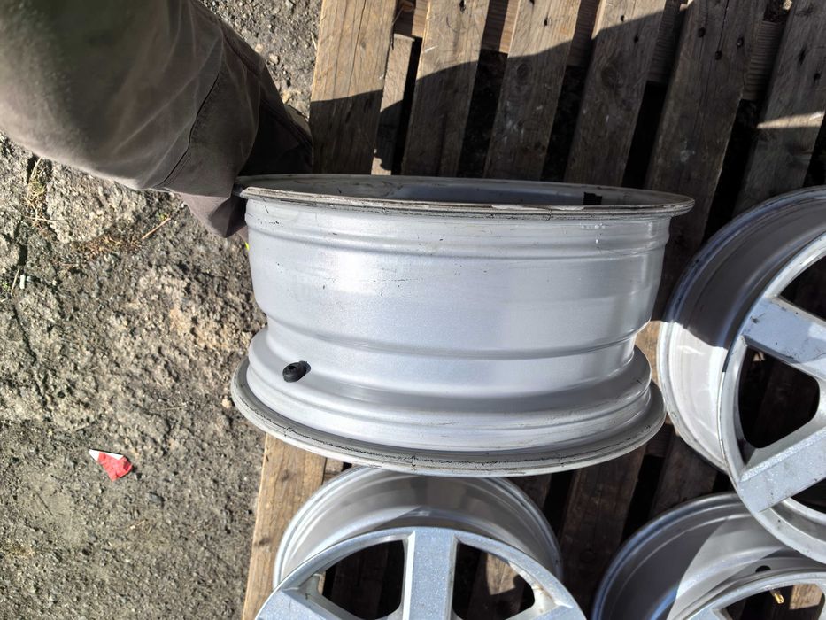 16 цола 5 х 98 мм Ситроен Ц8 / Пежо 807 / Ланча Федра - 7 Инча / ЕТ 27