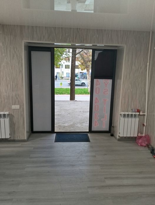 Катартал вдоль дороги под офис