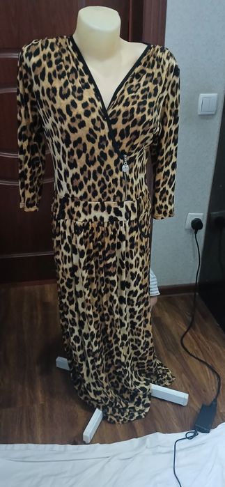 Продам платье для девушек и женщины