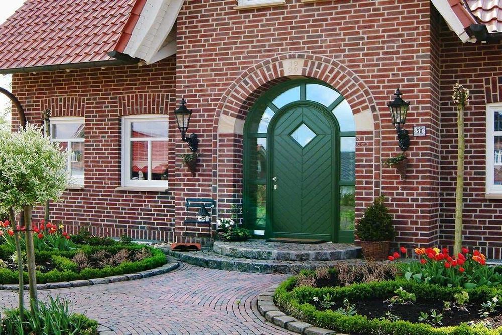 Uși de intrare din lemn premium, forme și culori personalizate