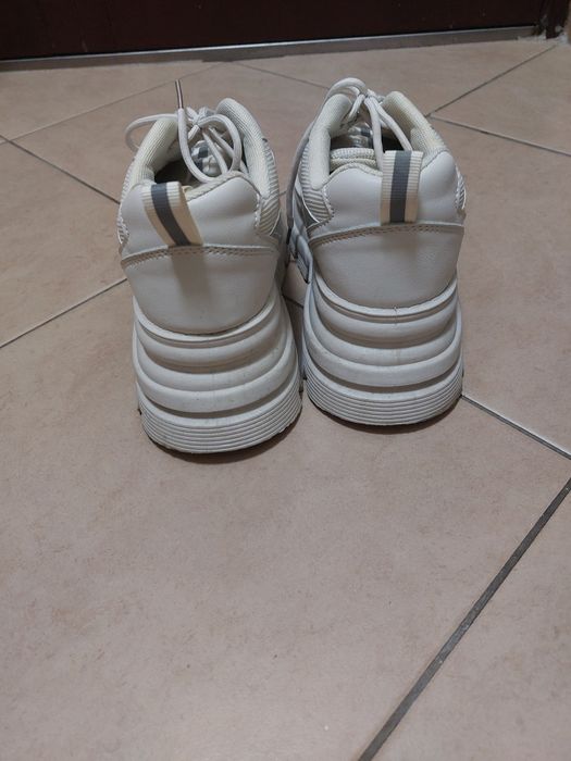 Дамски бежови високи маратонки