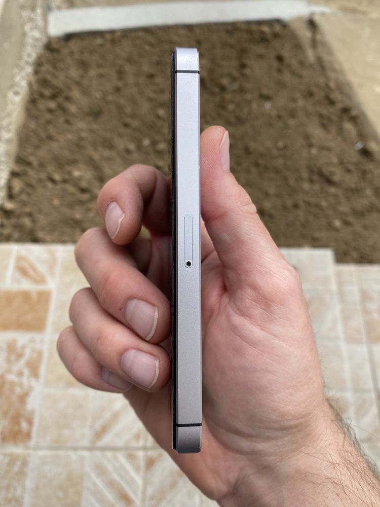 Продавам iphone se 32GB