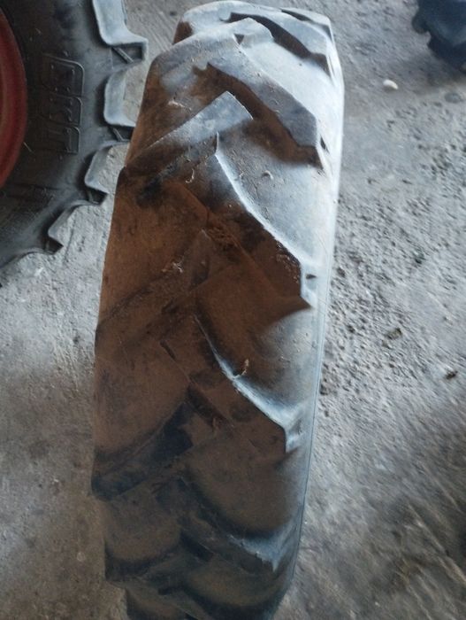 Vind 2 cauciucuri cu camere 750/20