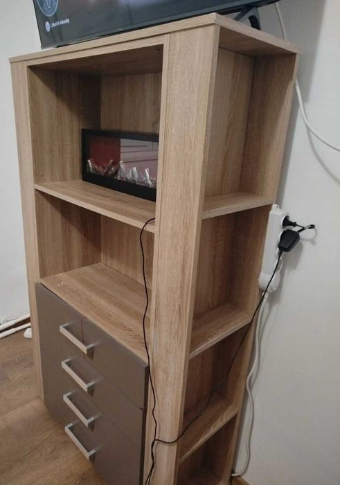 Comoda cu sertare și rafturi