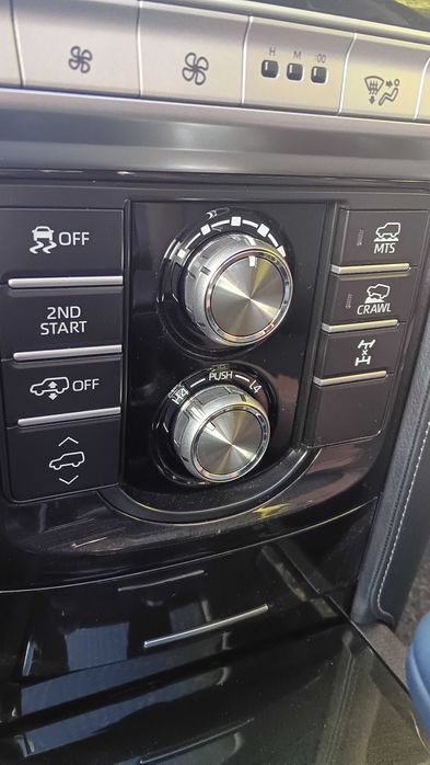 Toyota Land Cruiser 2.8l D4 204CP Luxury Black Matte Edition 7 locuri