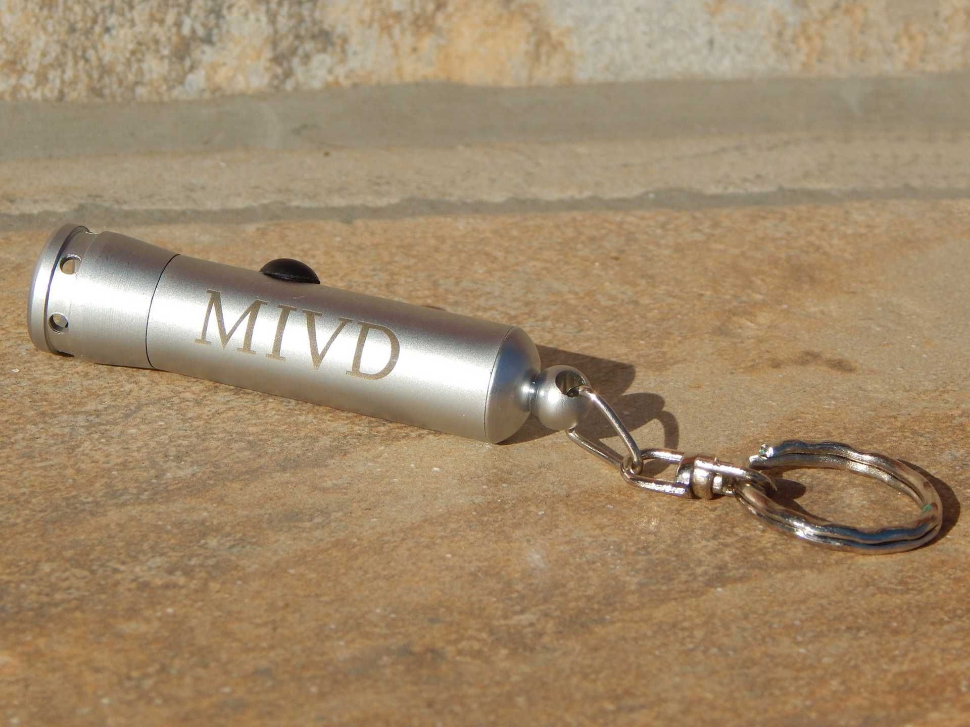 Lanterna LED MIVD metalica marime mica cu breloc si cutie originala