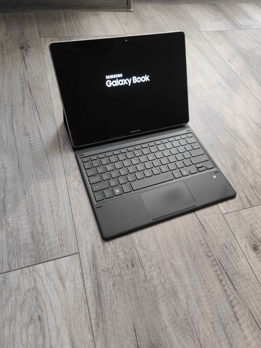 Samsung Book 12 OLED 12" 2k Intel i5, 8 GB RAM SSD 256 GB Tableta PC