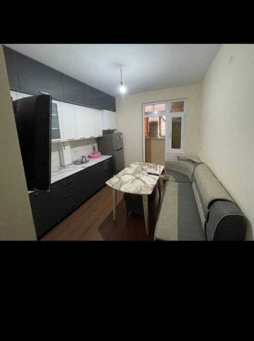 2 xona 3 ta qiz kerak uyda xamma sharoit bor bez xazayka