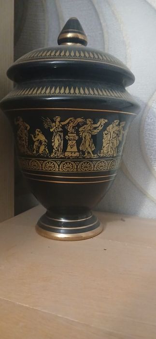 Антична елинска ваза/урна
