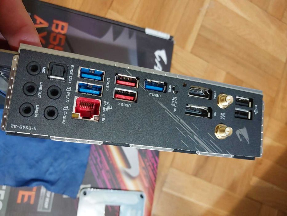 AMD Ryzen 9 5950X + Gigabyte B550 Aorus Elite AX V2 Wi-Fi