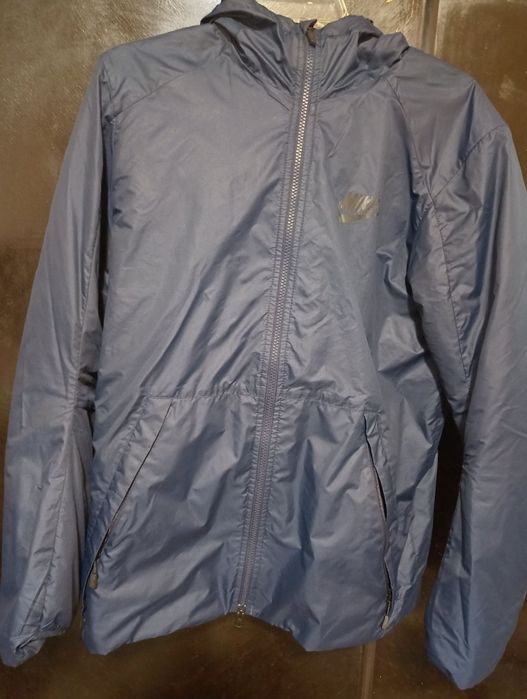 Geaca Nike cu glugă

Fără defecte