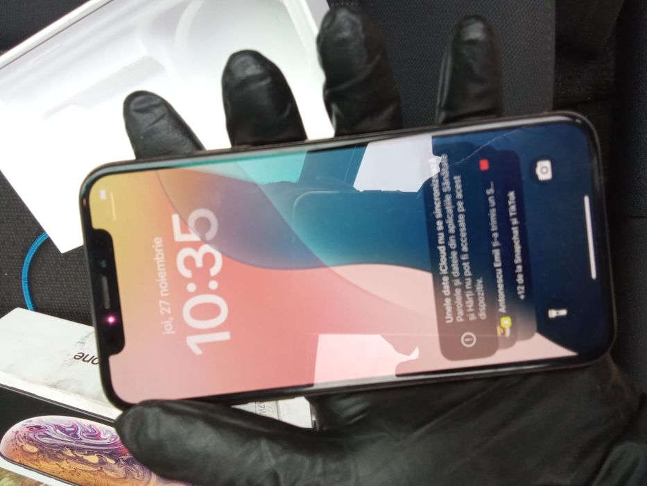 iPhone Xs - intact